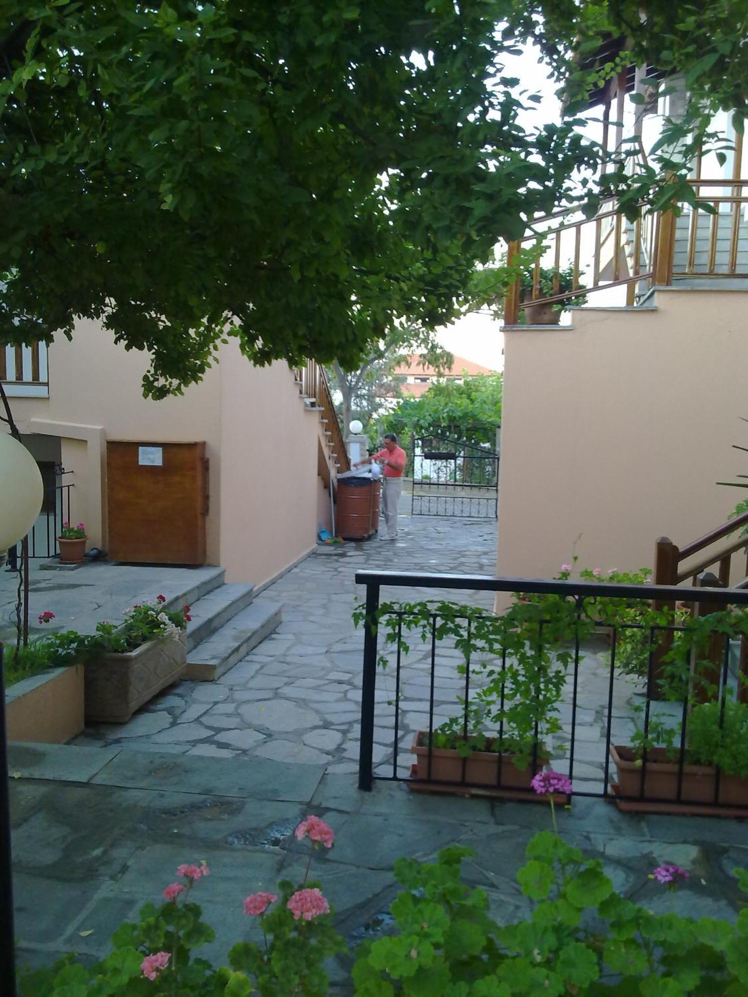 Hotel Alexandra Nea Roda Exterior photo